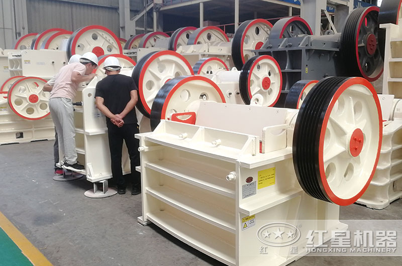 客户到厂考察粉碎机设备 客户到厂考察粉碎机设备