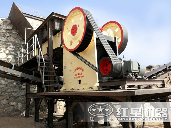 石灰破碎作业现场